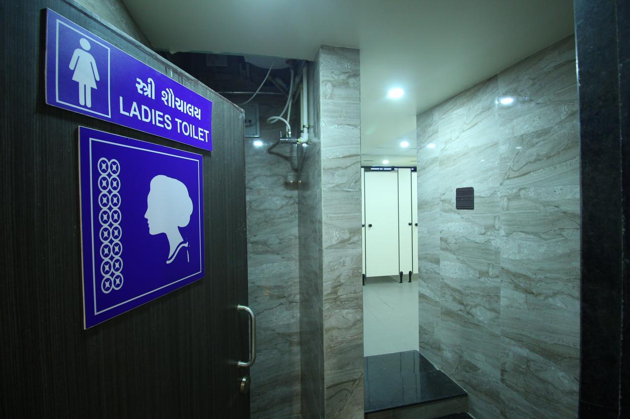 Jackpot Room In & Out Dormitory Ahmedabad Exterior foto